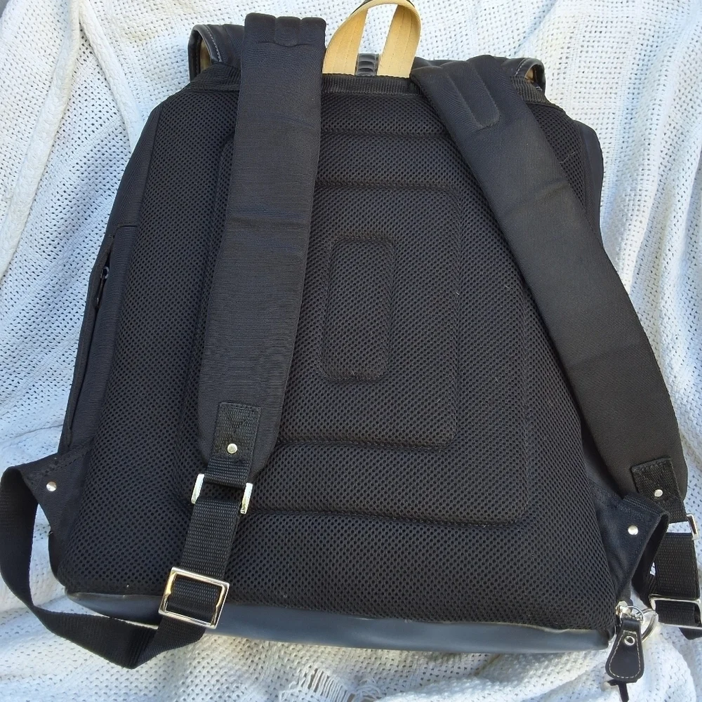 Targus huge travel/ school laptop backpack‎